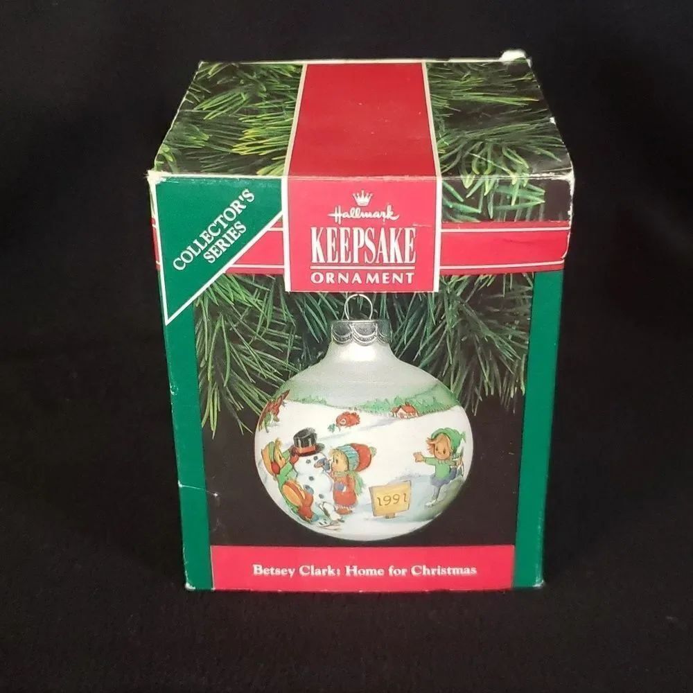 Vintage Hallmark Betsey Clark: Home for Christmas Glass Ball Ornament Da…